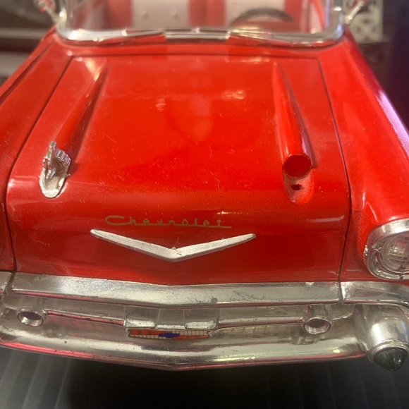 1957 Chevrolet Bel Air Road Tough Collection Die-Cast Metal 1:18 - Picture 3 of 11